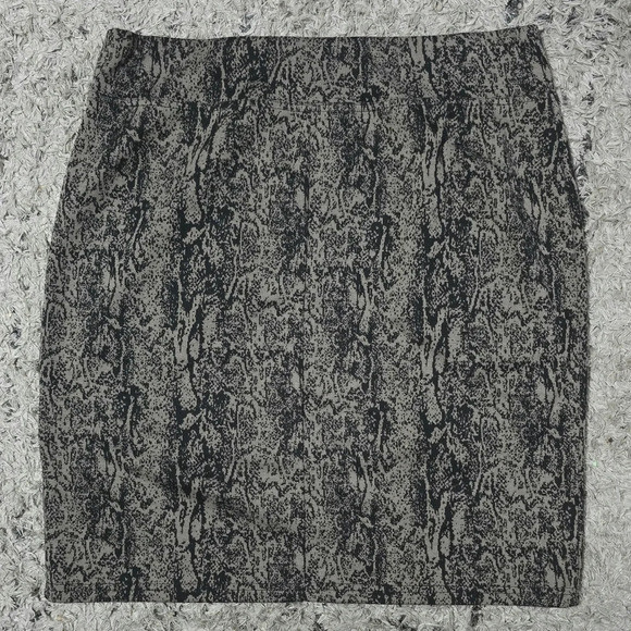 ✨️4/$20. Nwot STYLE & CO Comfort Waist Stretch Pencil Skirt, Neutral Snake Print - Picture 4 of 9